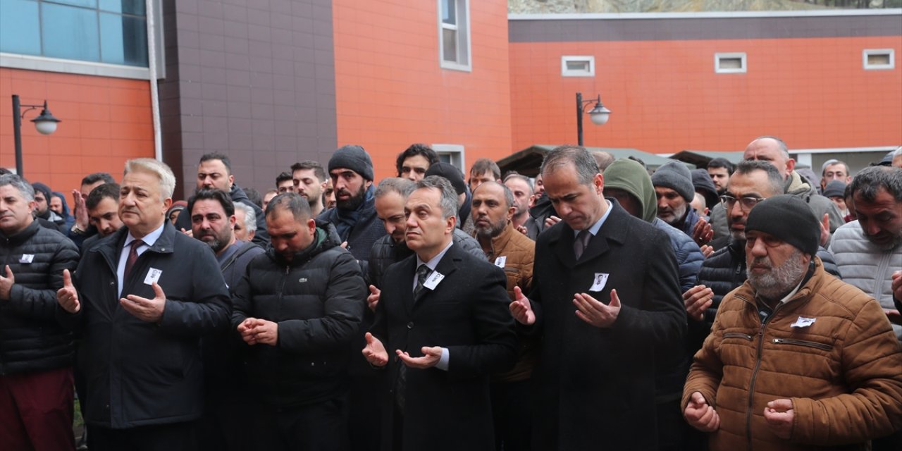 Tokat'ta kalp krizi sonucu ölen doktor için çalıştığı hastanede tören düzenlendi
