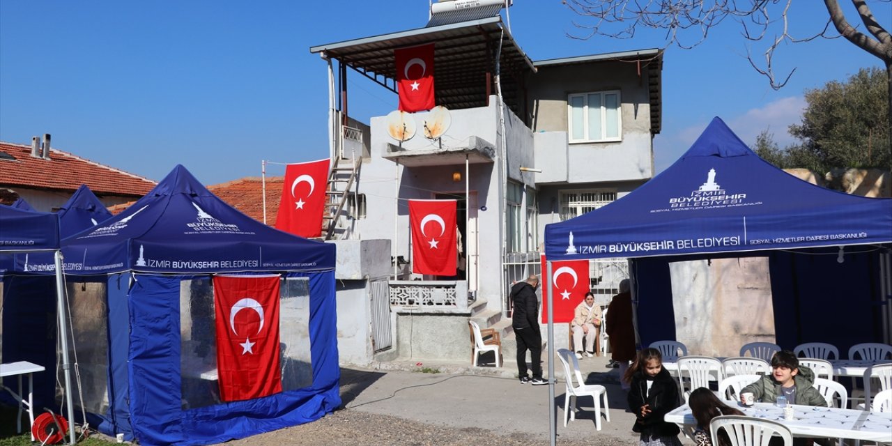 Şehit Uzman Çavuş Osman Oktay'ın İzmir'deki ailesine acı haber verildi