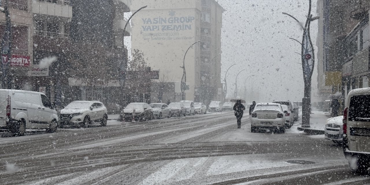 Muş'ta kar etkili oldu