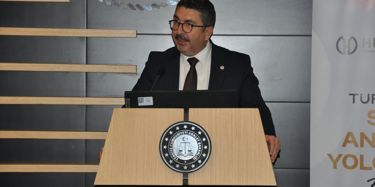 Eskişehir'de "Türkiye'nin Sivil Anayasa Yolculuğu Projesi Anayasa Buluşmaları" düzenlendi
