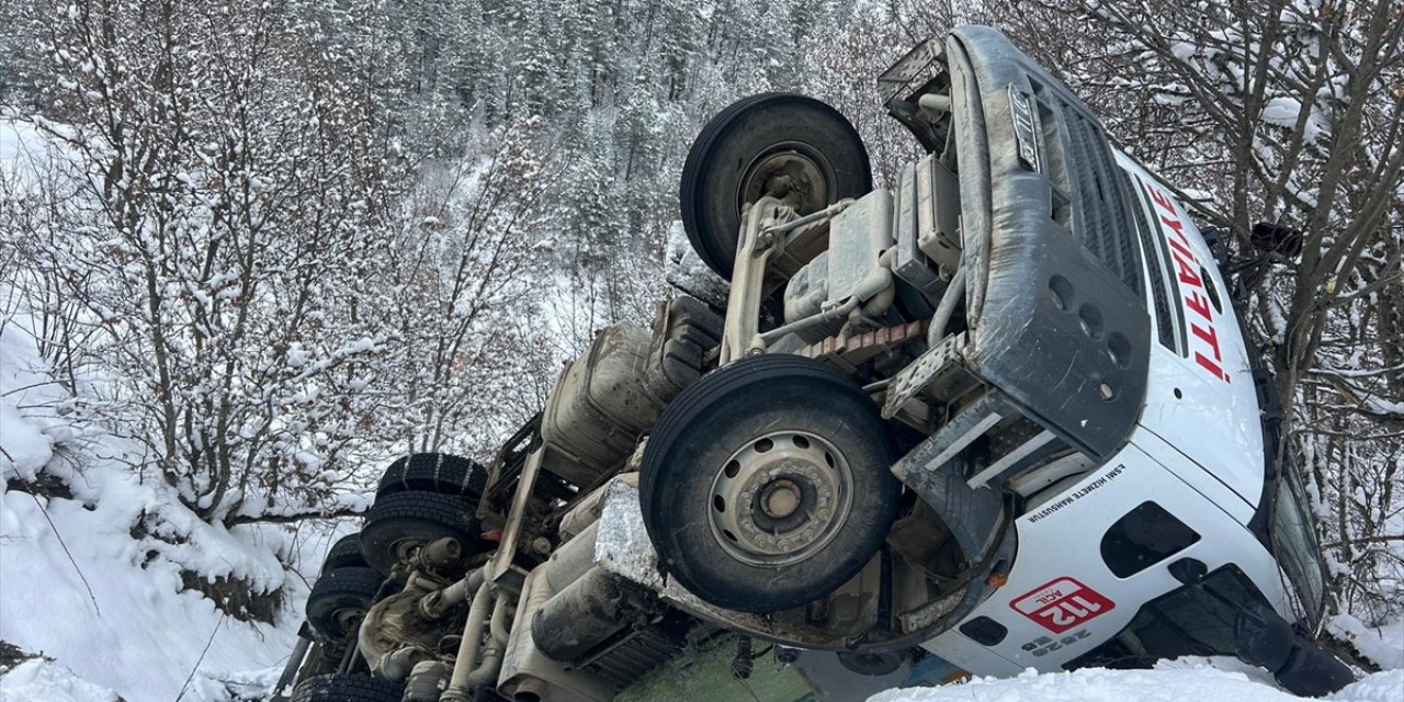 Kastamonu'da çıkan yangında 2 ev, ahır ve traktör kullanılamaz hale geldi