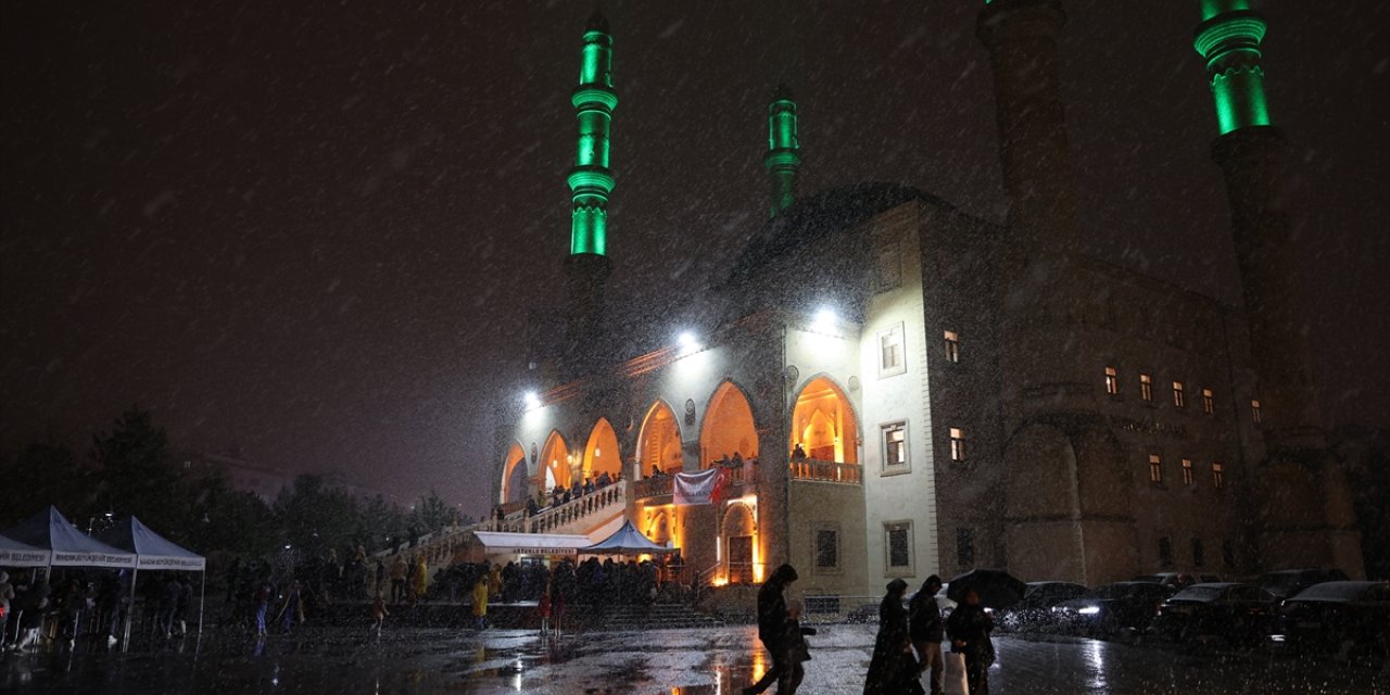 Doğu ve Güneydoğu Anadolu'da Berat Kandili idrak edildi