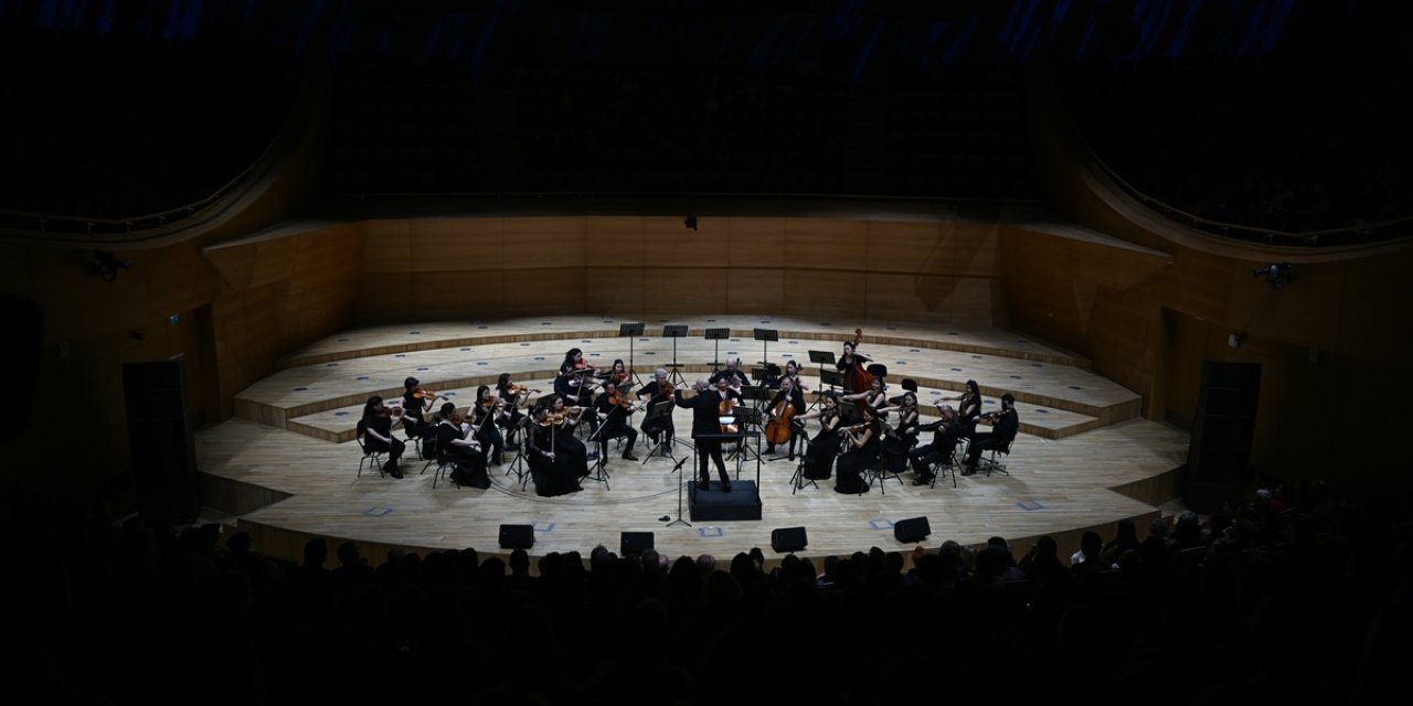 Alman keman sanatçısı Kirill Troussov Ankara'da konser verdi