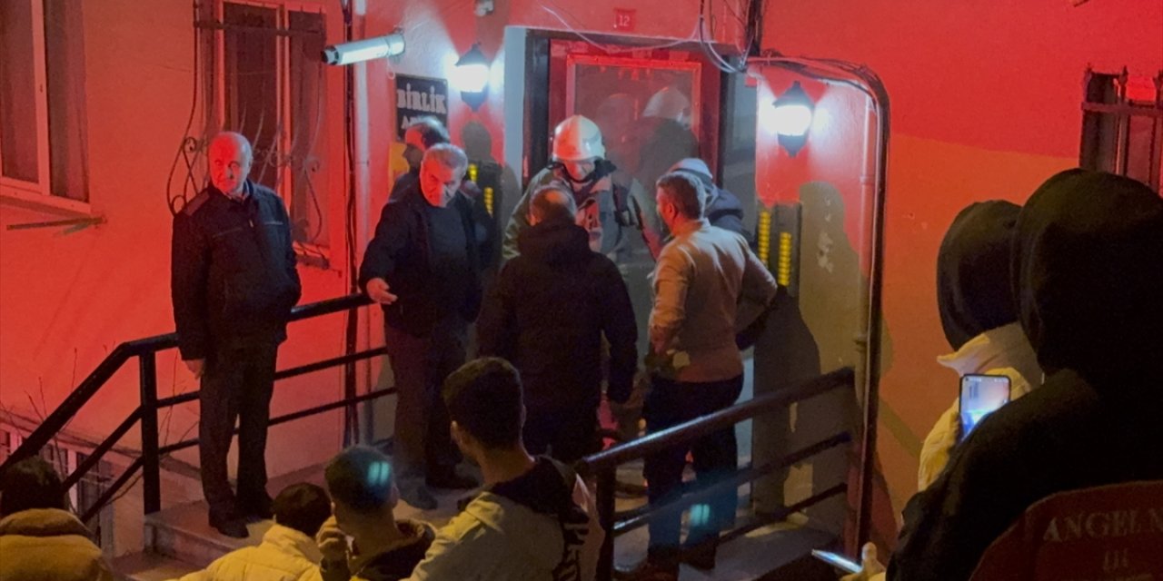 Şişli’de 8 katlı binada çıkan yangın söndürüldü