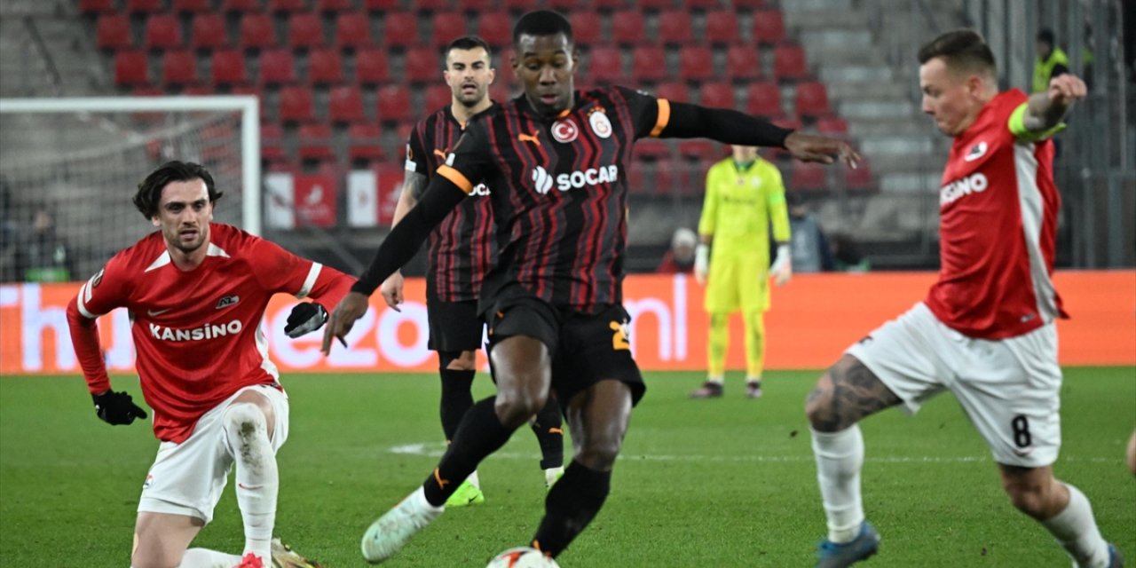 AZ Alkmaar'a farklı yenilen Galatasaray, Avrupa Ligi'nde tur şansını zora soktu