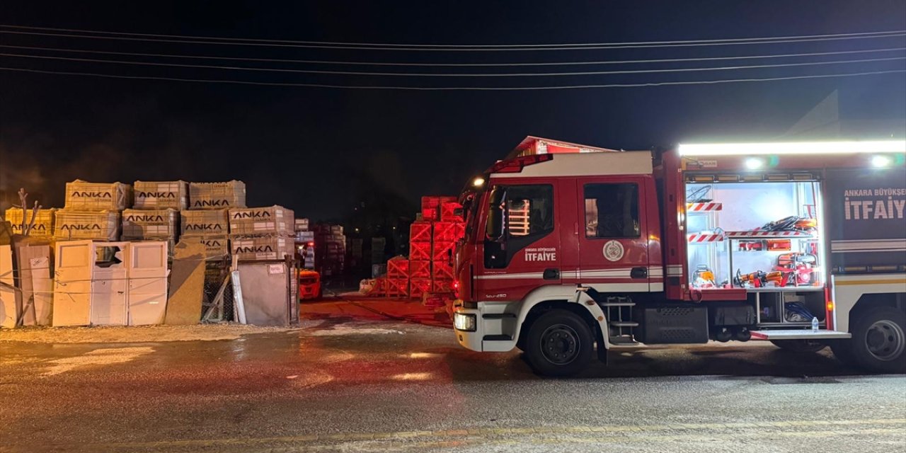 Başkentte palet fabrikasında yangın çıktı