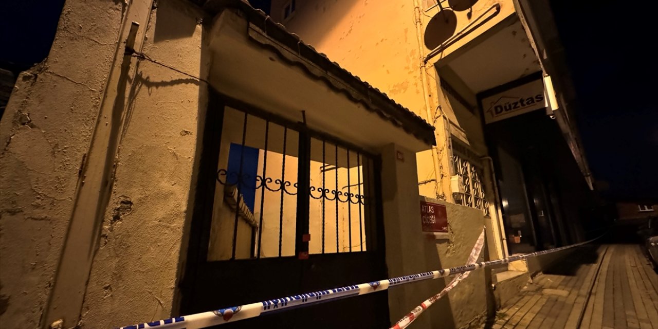 Üsküdar'da toprak kayması nedeniyle 2 bina tahliye edildi