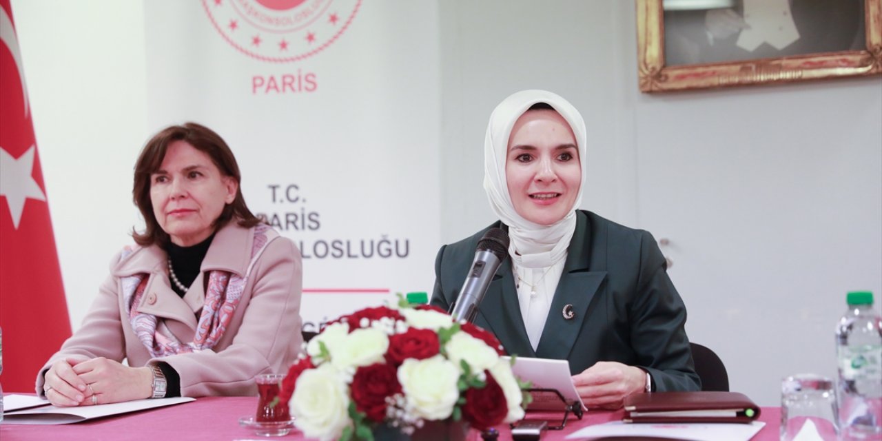 Aile ve Sosyal Hizmetler Bakanı Göktaş, Fransa'daki Türk vatandaşlarıyla buluştu: