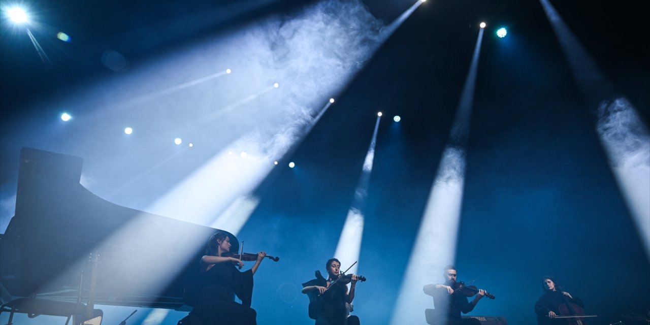 Evgeny Grinko, Sevgililer Günü'ne özel AKM'de konser verdi