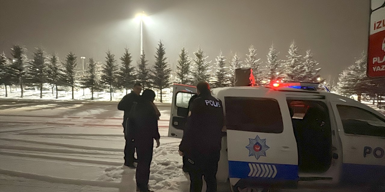 GÜNCELLEME - Antalya-Astana seferini yapan uçak yolcuların kavgası nedeniyle Erzurum'a iniş yaptı