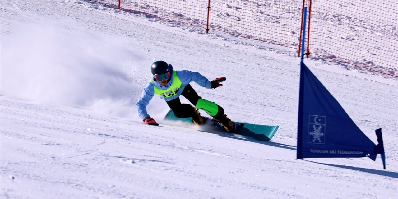 Erzincan Ergan Dağı'nda "Snowboard 2. Etap Kutlu Dumlu Yarışları" başladı