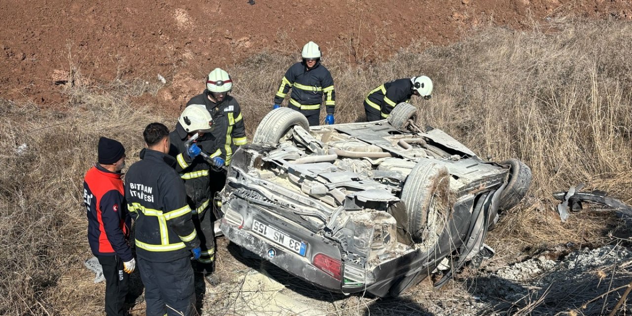 Batman'da şarampole devrilen otomobildeki 3 kişi yaralandı