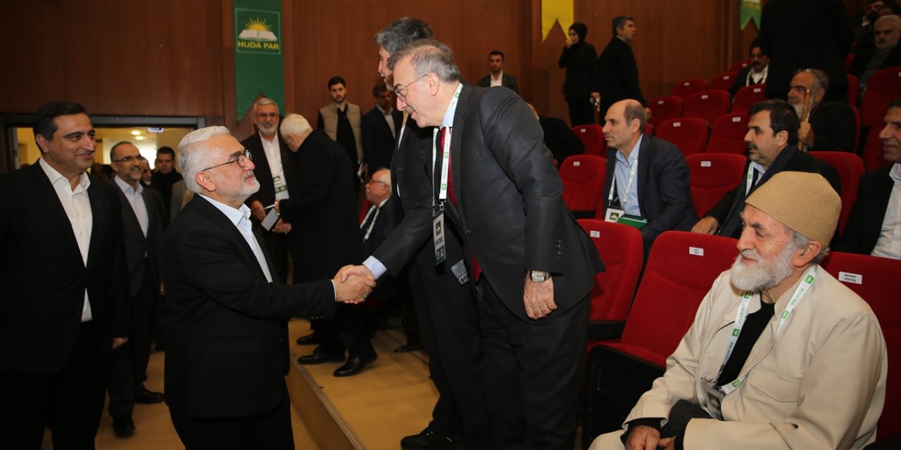 Diyarbakır'da "Kürt Meselesine İnsani Çözüm Çalıştayı" düzenlendi