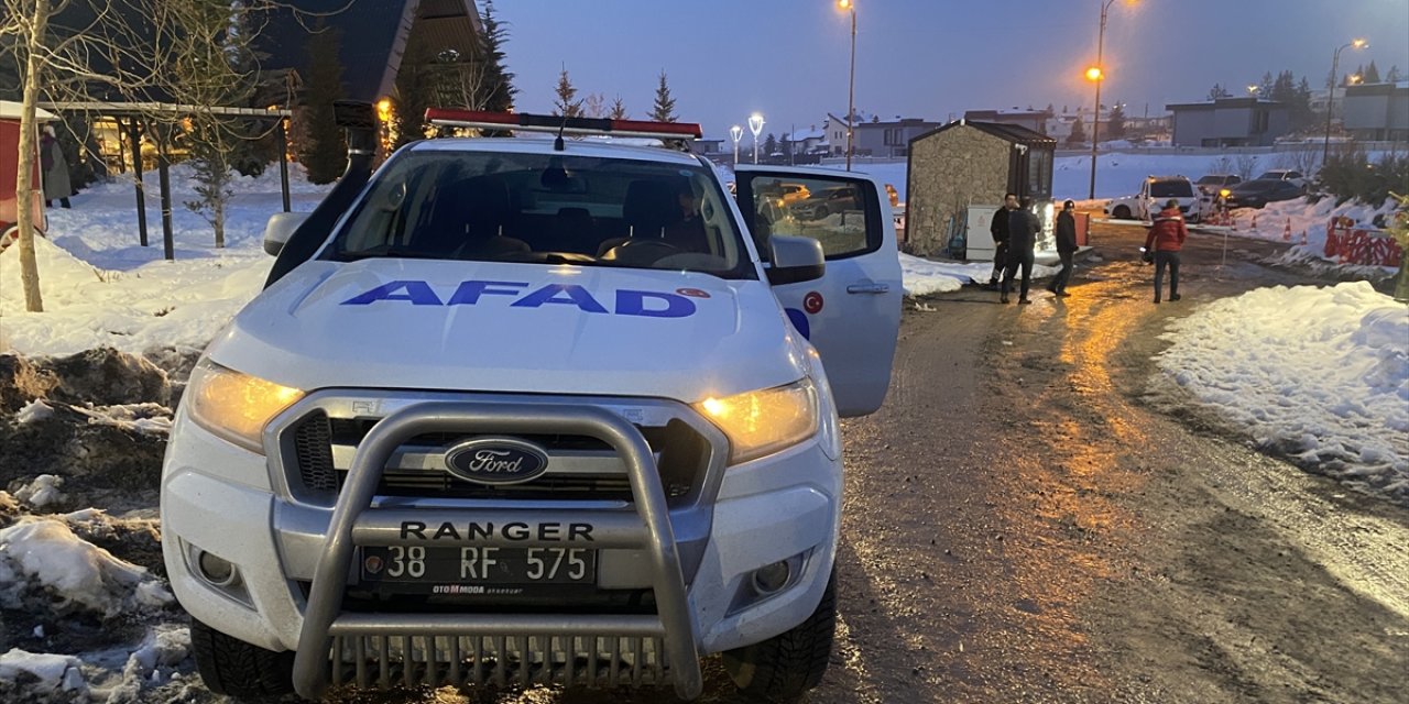 Kayseri'de dağda mahsur kalan 4 kişiyi AFAD ekipleri kurtardı