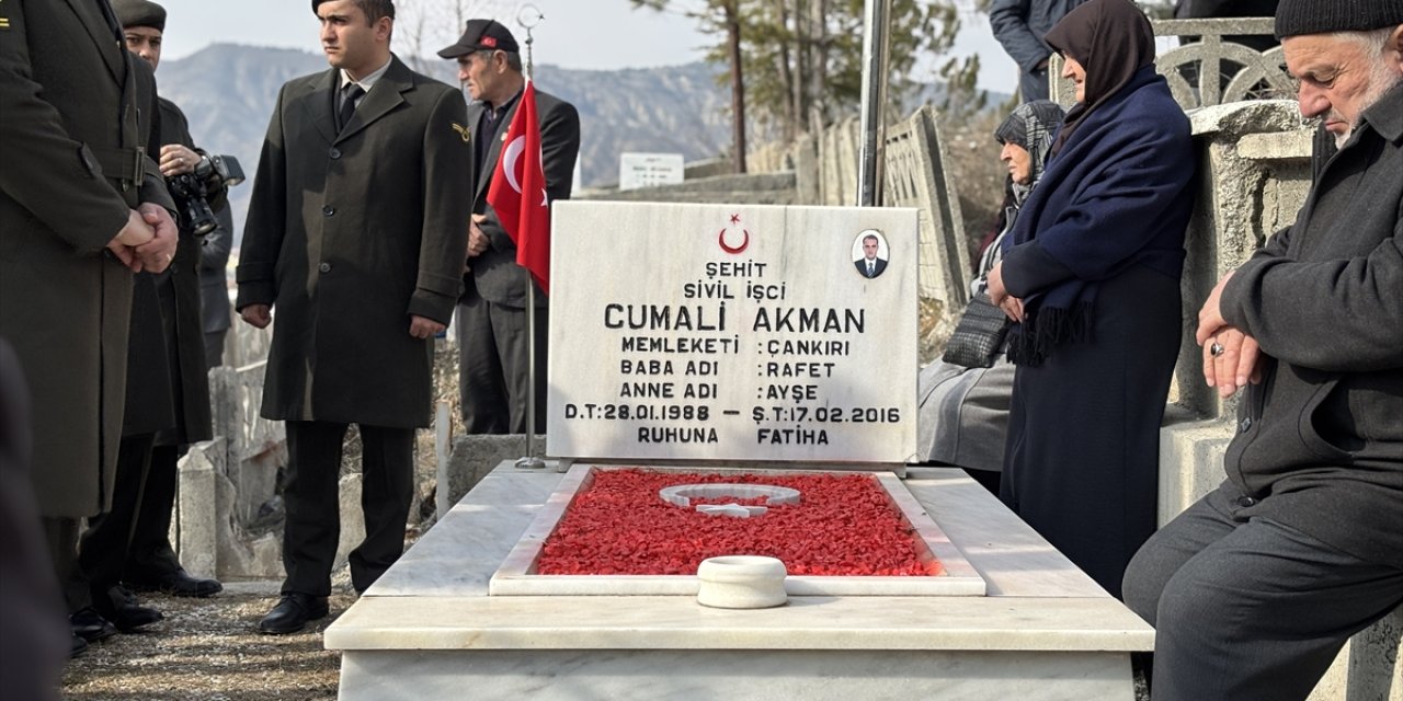 Ankara'daki terör saldırısında şehit olan Cumali Akman kabri başında anıldı