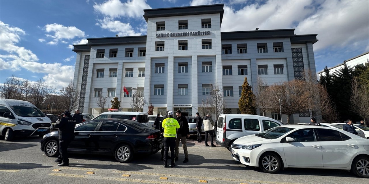 Konya'da dekan yardımcısını odasında silahla yaralayan öğrenci intihar girişiminde bulundu