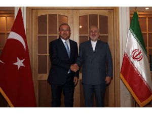 Çavuşoğlu İranlı mevkidaşı Zarif ile bir araya geldi