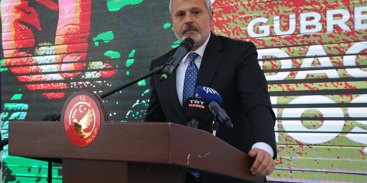 Hatay'da depremzede üreticilere makine, ekipman ve gübre dağıtıldı