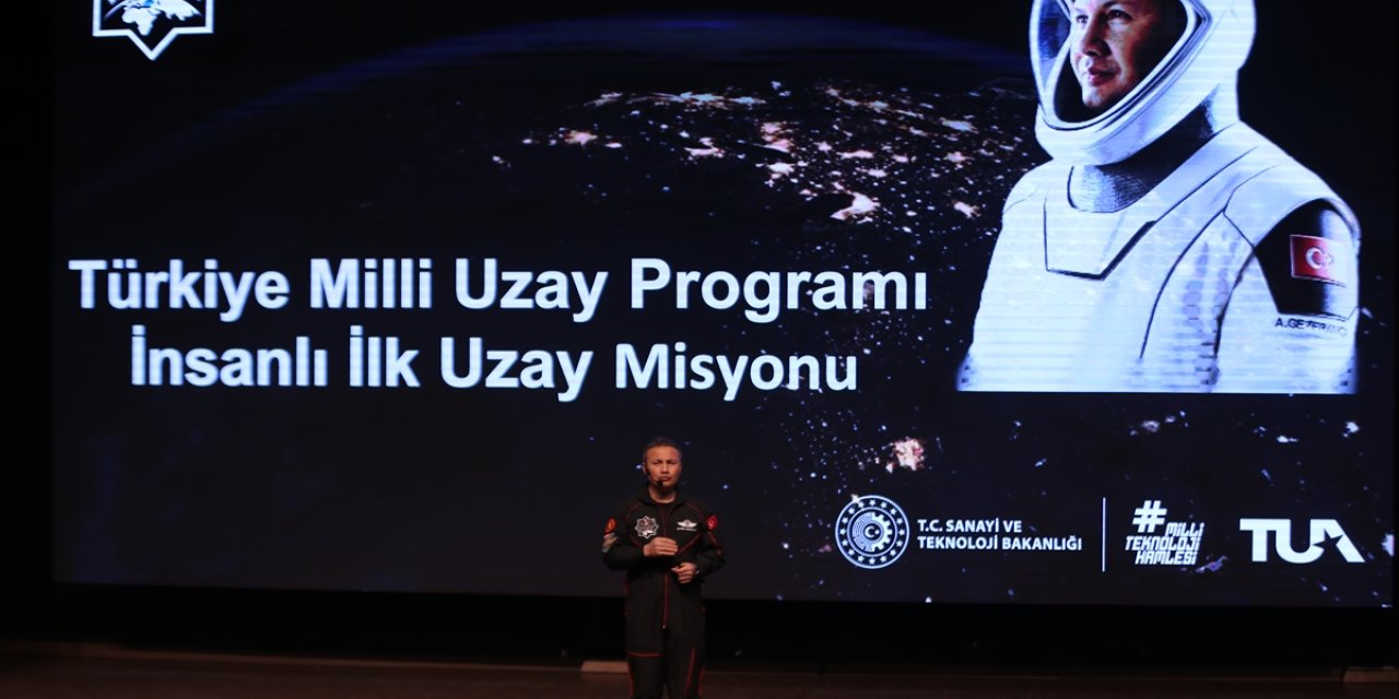 Türkiye'nin ilk astronotu Gezeravcı, Çanakkale'de üniversitelilerle bir araya geldi