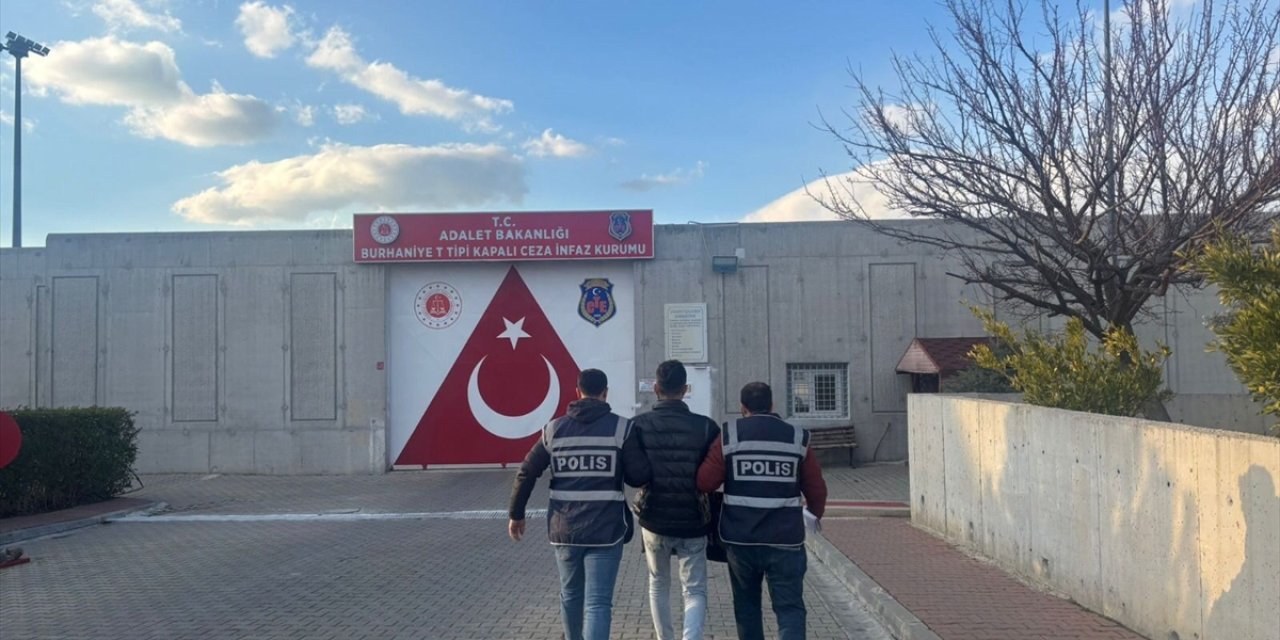 Balıkesir'de yediemin otoparkından 4 araç çalınmasına ilişkin 2 şüpheli tutuklandı