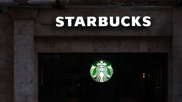 Starbucks, ABD’de 400 dükkanını kapatmaya karar verdi.