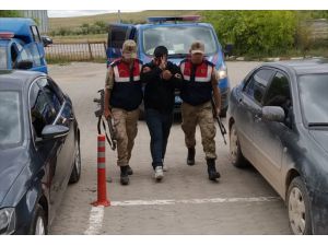 Hırsızlık zanlılarının polise ateş açıp kaçması