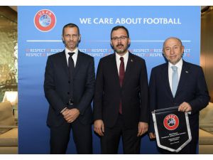 Kasapoğlu ve Özdemir'den UEFA Başkanı Ceferin'e ziyaret