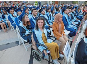 Serebral palsi hastası öğrenci üniversiteden birincilikle mezun