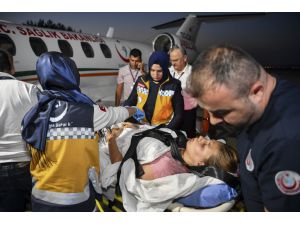 Yaralı genç, KKTC'den ambulans uçakla Gaziantep'e getirildi