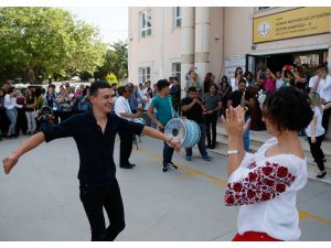 "Roman havası" eşliğinde staja uğurlandılar