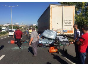 GÜNCELLEME 2 - Manisa'da otomobil park halindeki tıra çarptı: 4 ölü, 1 yaralı