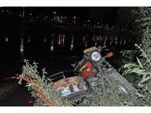 Epilepsi nöbeti geçiren sürücü motosikletiyle nehre düştü