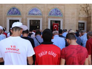 Pehlivanlar, Selimiye Camisi'nde cuma namazını kıldı