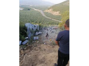Bursa'da tır uçuruma yuvarlandı: 1 ölü