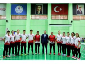 Milli badmintoncular Bulgaristan'a gitti