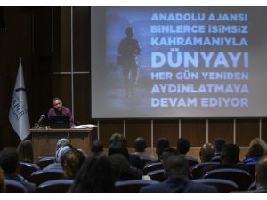 Türkiye Burslarının uluslararası öğrencileri AA'yı ziyaret etti