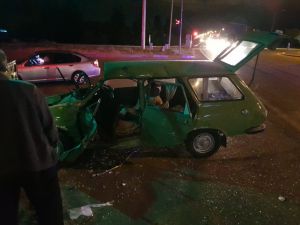 Afyonkarahisar'da ambulansla otomobil çarpıştı: 4 yaralı