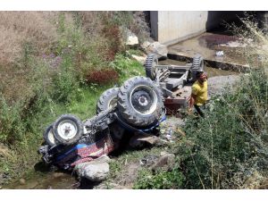 Amasya'da traktör dereye devrildi: 3 yaralı