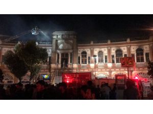 İran'ın başkenti Tahran'daki tarihi binada yangın çıktı