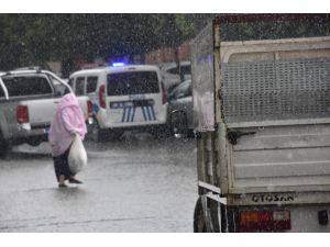 Adana'da sağanak etkili oldu