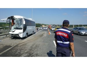 İstanbul'da servis aracıyla otobüs çarpıştı: 12 yaralı