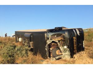Eskişehir'de yolcu otobüsü şarampole devrildi: 13 yaralı