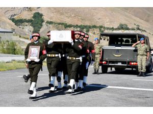 Hakkari'de şehit asker için tören