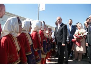 "Türkiye'nin, herkesin ayakta alkışlayarak takip ettiği bir göç politikası var"