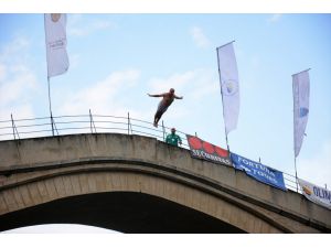 Mostar Köprüsü'nde geleneksel atlama yarışları