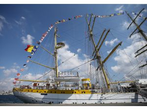 Romanya'nın sembolik gemilerinden "Mircea" Sarayburnu'nda ziyarete açıldı