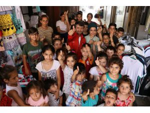 "Simitçi Erkan"dan Suriyeli Türkmen çocuklara bayramlık