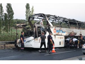 GÜNCELLEME - Seyir halindeki yolcu otobüsü yandı