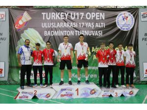 Genç badmintonculardan 16 madalya