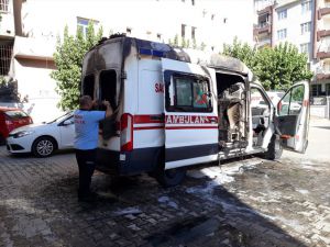Park halindeki ambulans yandı